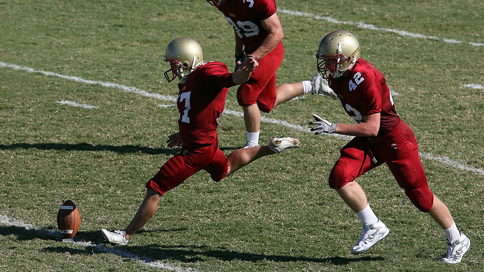 “德甲豪门连续取胜,稳步追击榜首”,德甲豪门足球俱乐部